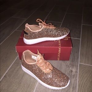 Sizzle Sis Sneaker 🔥